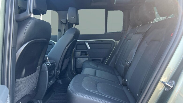 Land Rover Defender 3.0 D300 X-Dynamic SE 110 5dr Auto Diesel Estate